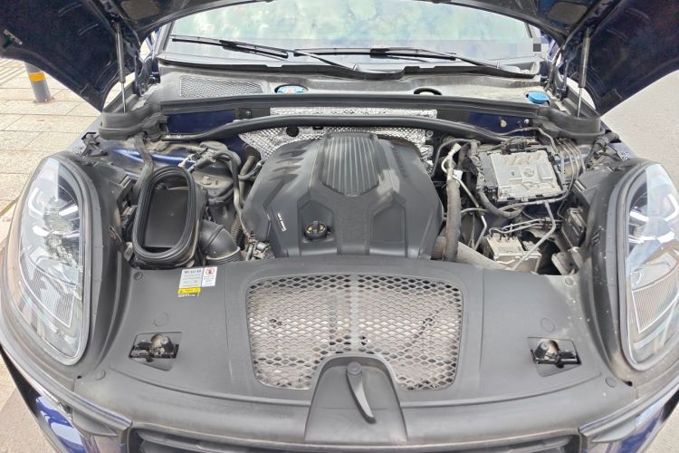Used Porsche Macan 2022 Macan 2.0T Engine Bay
