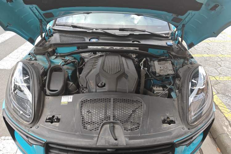 Used Porsche Macan 2022 Macan 2.0T Engine Bay