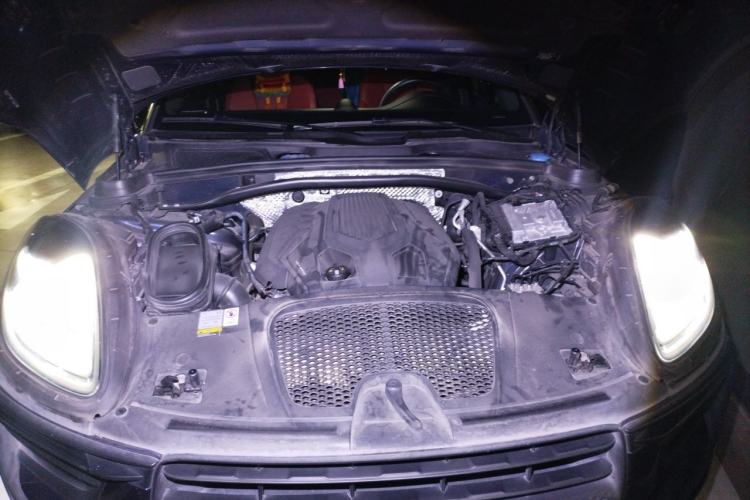 Used Porsche Macan 2022 Macan 2.0T Engine Bay