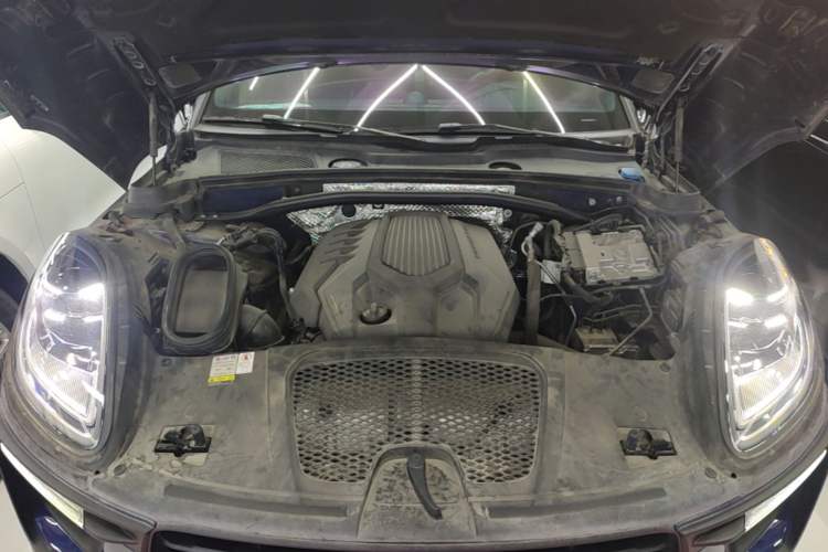 Used Porsche Macan 2022 Macan 2.0T Engine Bay