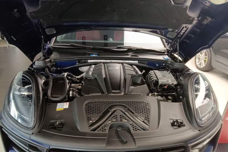 Used Porsche Macan 2022 Macan S 2.9T Engine Bay
