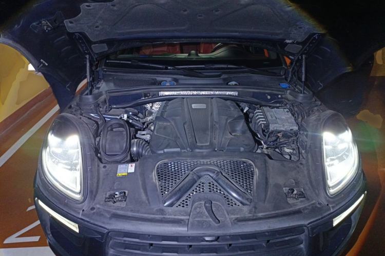 Used Porsche Macan 2022 Macan S 2.9T Engine Bay