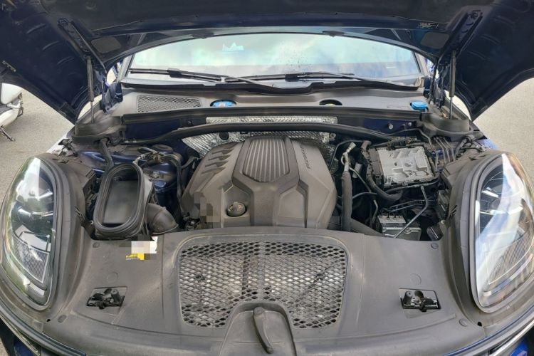 Used Porsche Macan 2022 Macan 2.0T Engine Bay