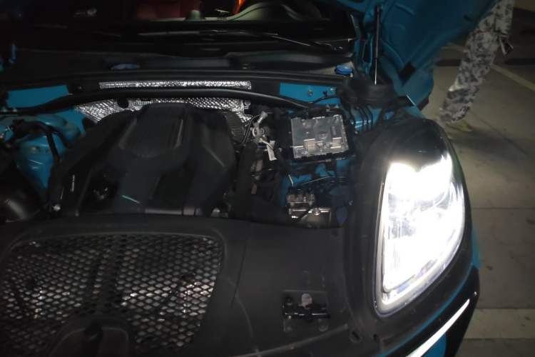 Used Porsche Macan 2022 Macan 2.0T Engine Bay Left