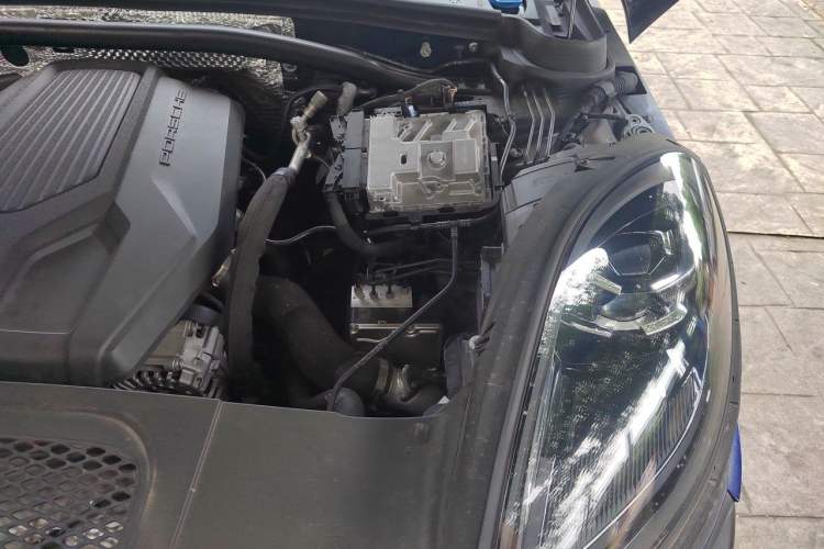 Used Porsche Macan 2022 Macan 2.0T Engine Bay Left