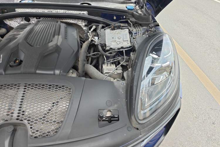 Used Porsche Macan 2022 Macan 2.0T Engine Bay Left