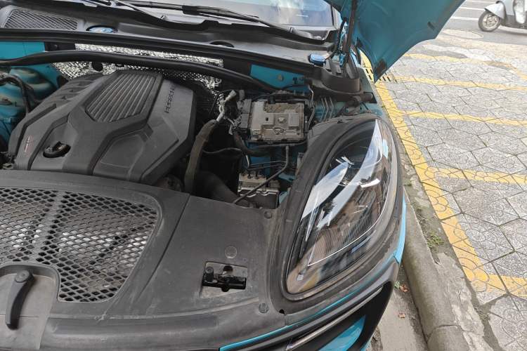 Used Porsche Macan 2022 Macan 2.0T Engine Bay Left