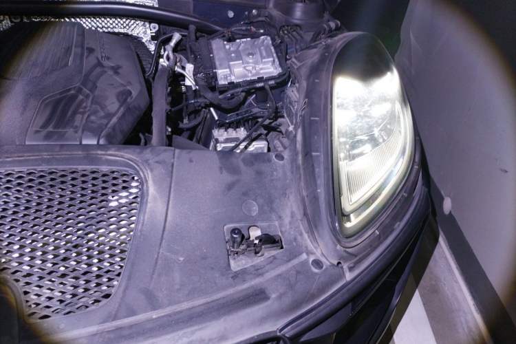 Used Porsche Macan 2022 Macan 2.0T Engine Bay Left