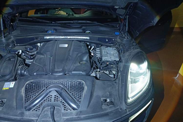 Used Porsche Macan 2022 Macan S 2.9T Engine Bay Left