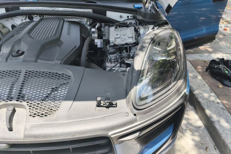 Used Porsche Macan 2022 Macan 2.0T Engine Bay Left