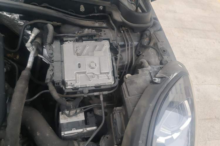 Used Porsche Macan 2022 Macan 2.0T Engine Bay Left