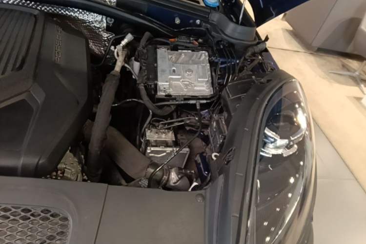 Used Porsche Macan 2022 Macan 2.0T Engine Bay Left