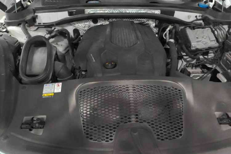 Used Porsche Macan 2022 Macan 2.0T Engine Bay