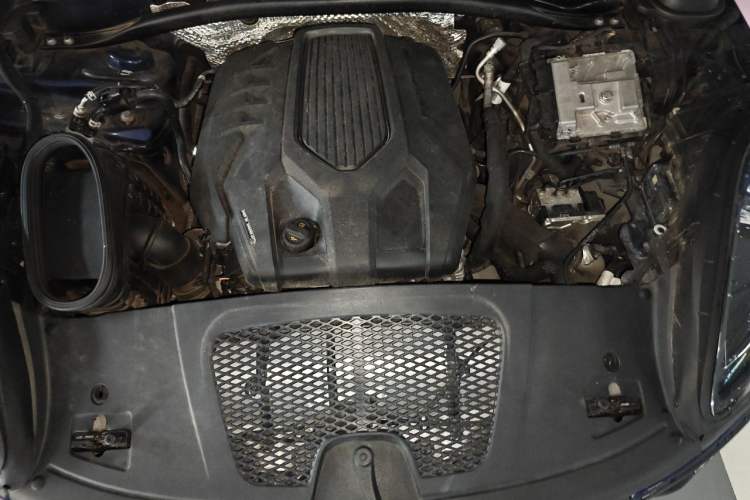 Used Porsche Macan 2022 Macan 2.0T Engine Bay