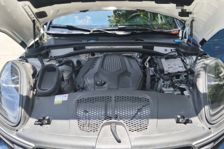 Used Porsche Macan 2022 Macan 2.0T Engine Bay