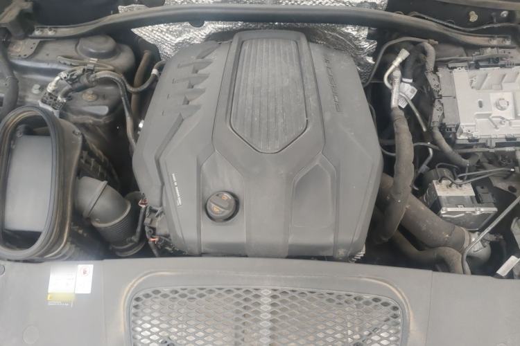 Used Porsche Macan 2022 Macan 2.0T Engine Bay