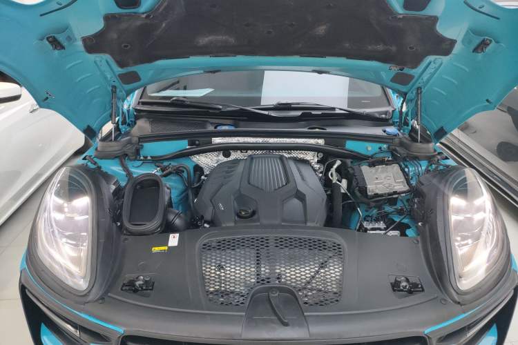 Used Porsche Macan 2022 Macan 2.0T Engine Bay