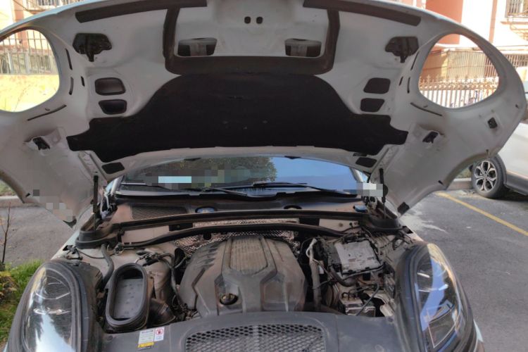 Used Porsche Macan 2022 Macan T 2.0T Engine Bay