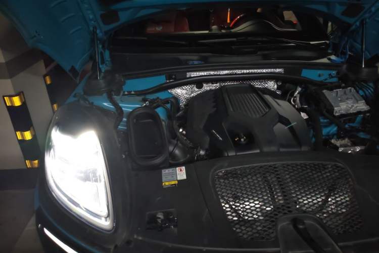 Used Porsche Macan 2022 Macan 2.0T Engine Bay Right