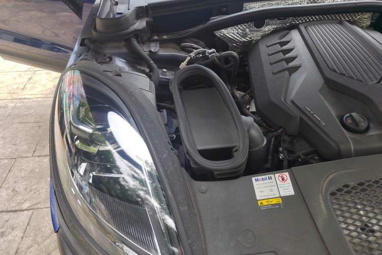 Used Porsche Macan 2022 Macan 2.0T Engine Bay Right