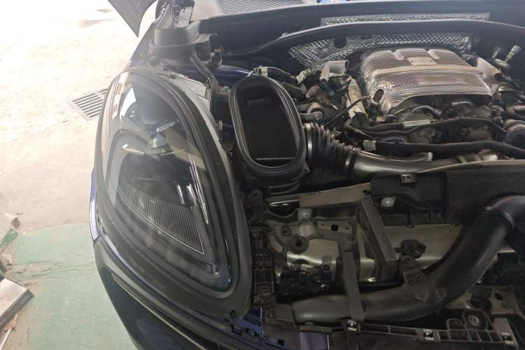 Used Porsche Macan 2022 Macan S 2.9T Engine Bay Right