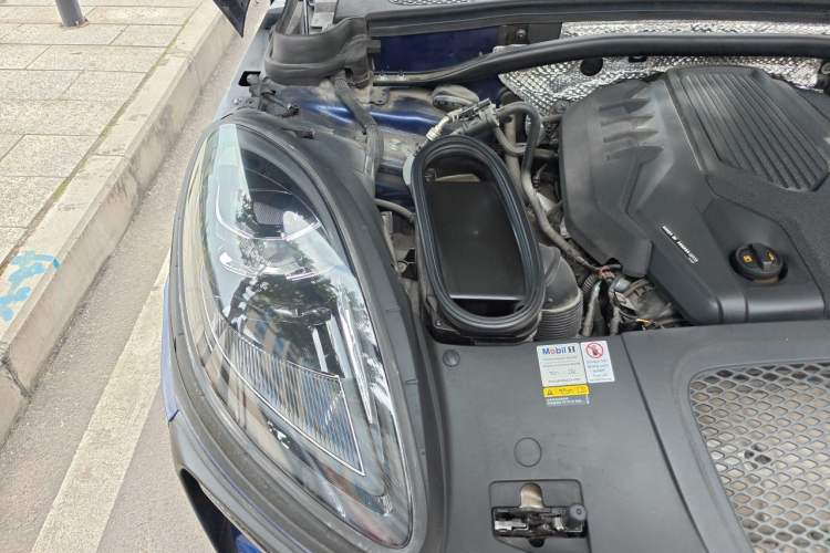 Used Porsche Macan 2022 Macan 2.0T Engine Bay Right