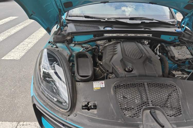 Used Porsche Macan 2022 Macan 2.0T Engine Bay Right
