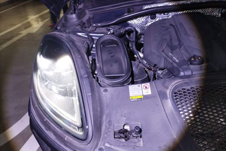 Used Porsche Macan 2022 Macan 2.0T Engine Bay Right