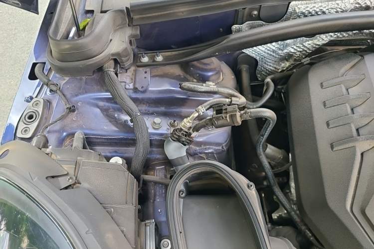 Used Porsche Macan 2022 Macan 2.0T Engine Bay Right