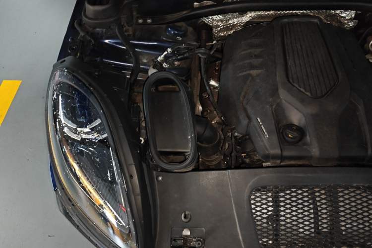Used Porsche Macan 2022 Macan 2.0T Engine Bay Right