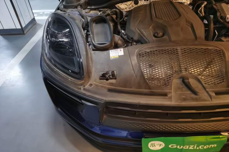 Used Porsche Macan 2022 Macan 2.0T Engine Bay Right