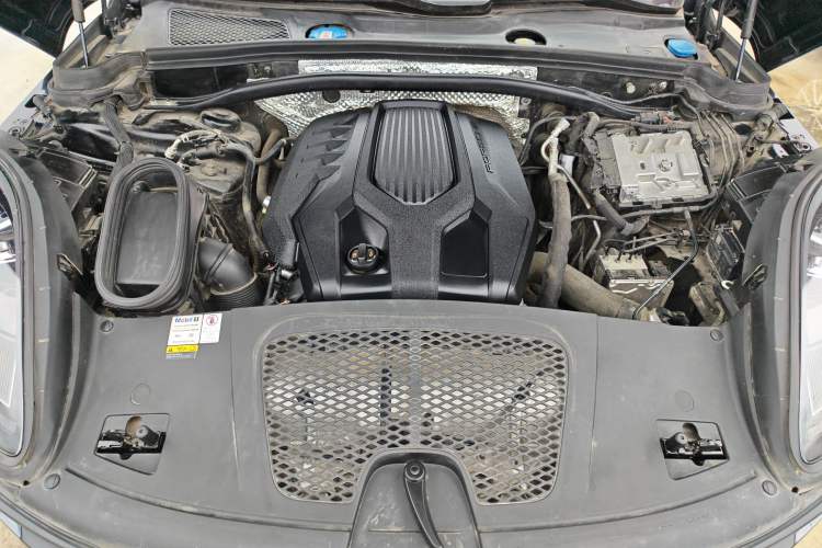 Used Porsche Macan 2022 Macan 2.0T Engine Bay