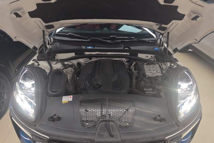 Used Porsche Macan 2022 Macan 2.0T Engine Bay