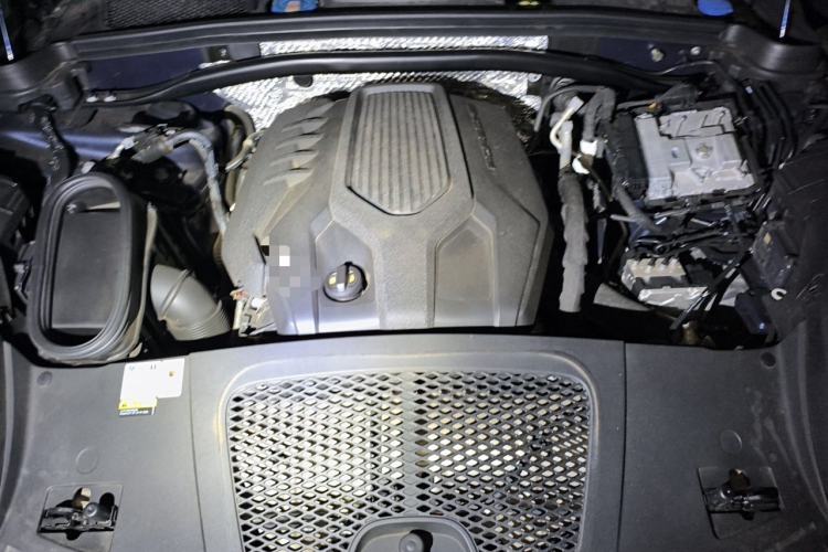 Used Porsche Macan 2022 Macan 2.0T Engine Bay