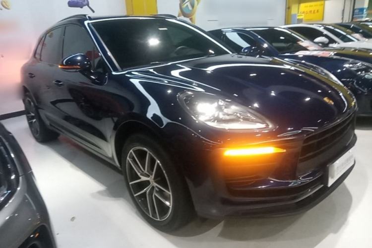 Used Porsche Macan 2022 Macan 2.0T Front Right 45 Deg