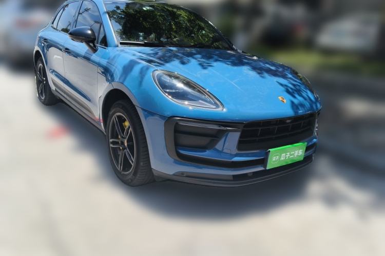 Used Porsche Macan 2022 Macan 2.0T Front Right 45 Deg