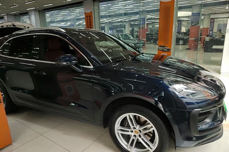 Used Porsche Macan 2022 Macan 2.0T Front Right 45 Deg