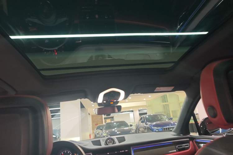 Used Porsche Macan 2022 Macan 2.0T Headliner