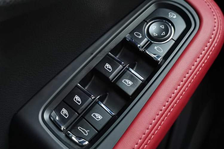 Used Porsche Macan 2022 Macan 2.0T Interior 4