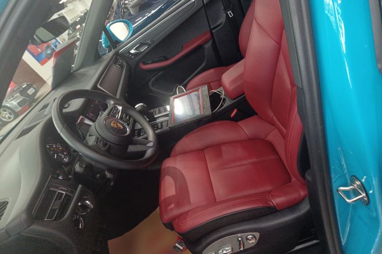 Used Porsche Macan 2022 Macan 2.0T Left Front Seat