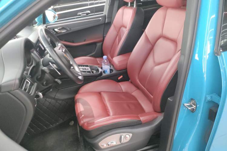 Used Porsche Macan 2022 Macan 2.0T Left Front Seat