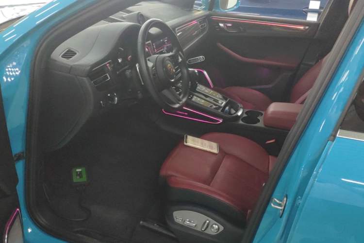 Used Porsche Macan 2022 Macan 2.0T Left Front Seat