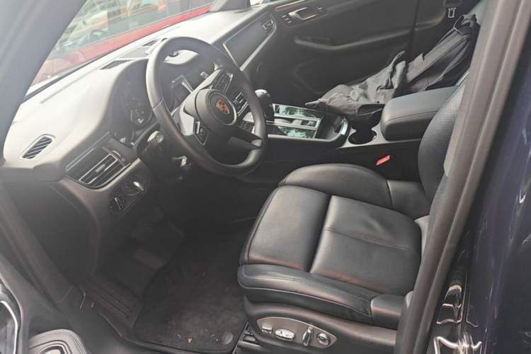 Used Porsche Macan 2022 Macan 2.0T Left Front Seat