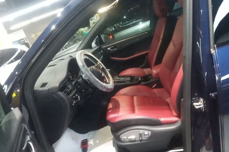 Used Porsche Macan 2022 Macan 2.0T Left Front Seat