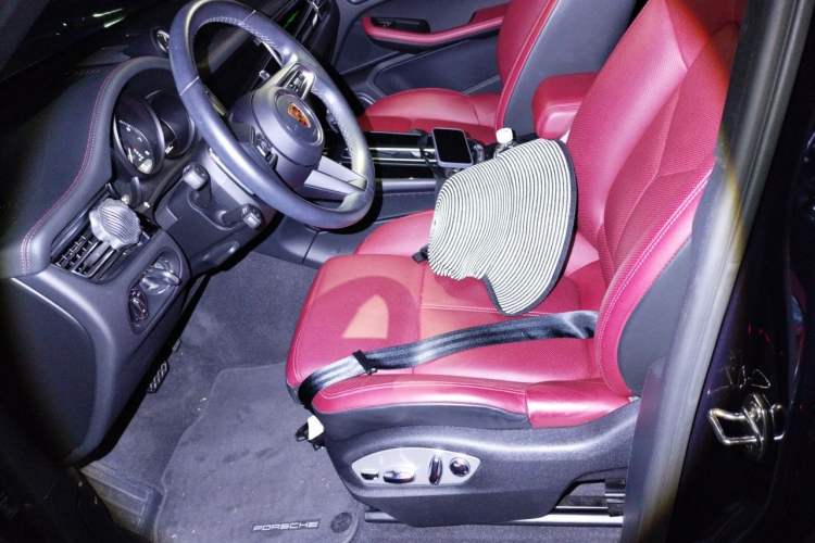 Used Porsche Macan 2022 Macan 2.0T Left Front Seat