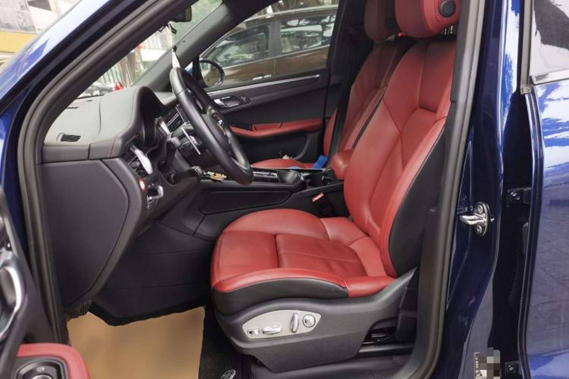 Used Porsche Macan 2022 Macan 2.0T Left Front Seat