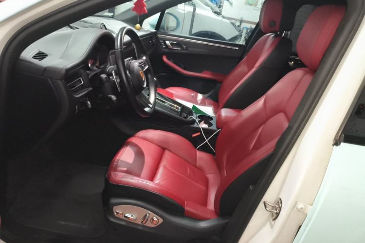 Used Porsche Macan 2022 Macan 2.0T Left Front Seat