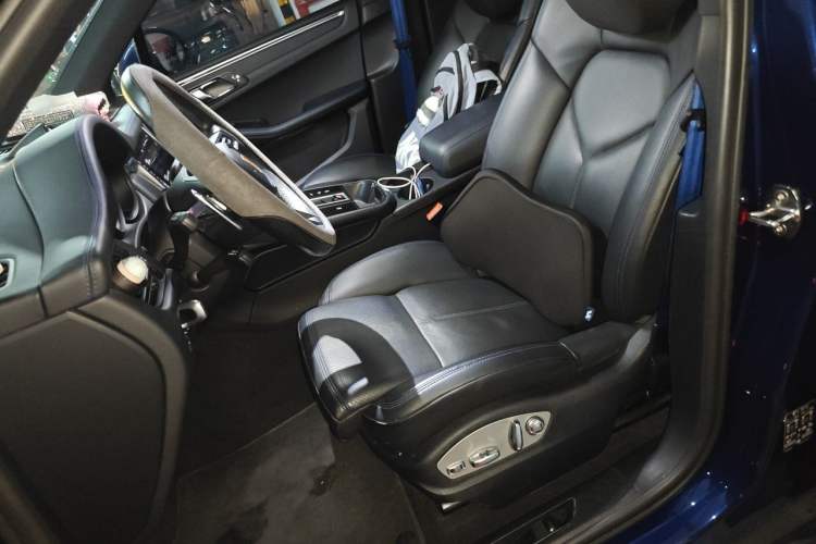 Used Porsche Macan 2022 Macan 2.0T Left Front Seat