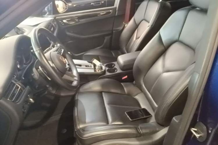 Used Porsche Macan 2022 Macan 2.0T Left Front Seat