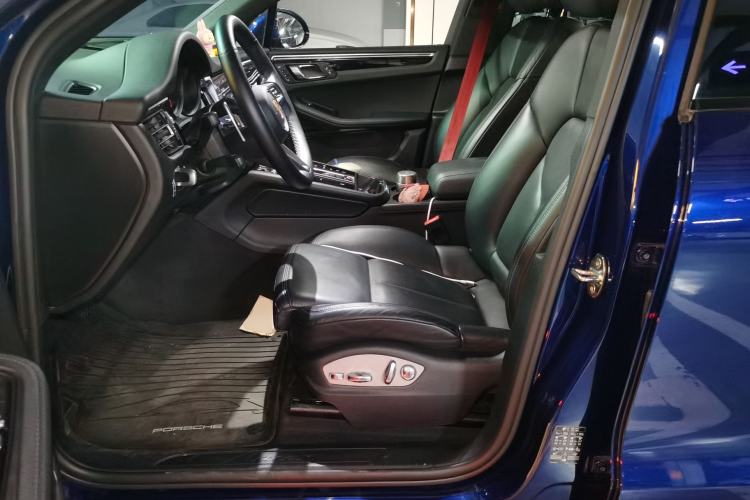 Used Porsche Macan 2022 Macan 2.0T Left Front Seat